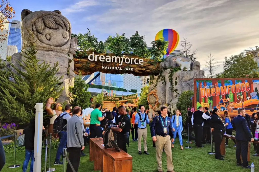 Why B2B and B2C Leaders Can’t Miss Voice AI at Dreamforce 2025